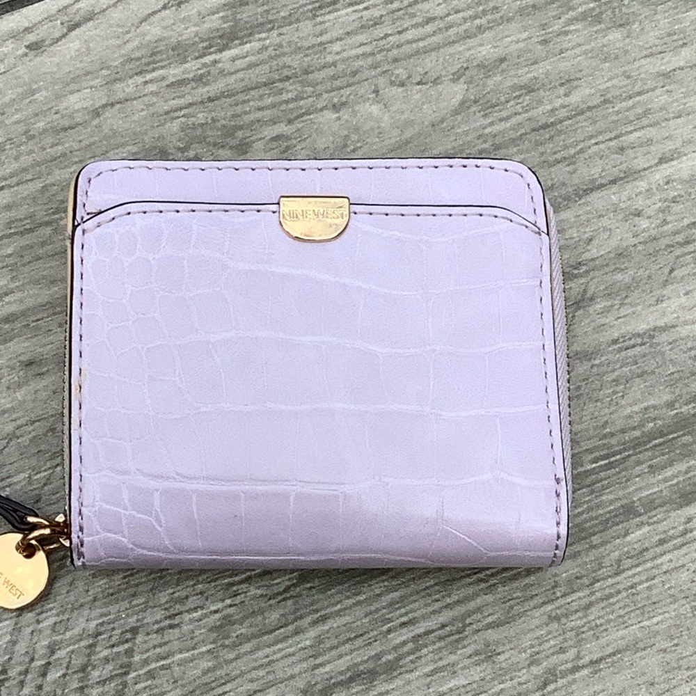 GUC! Nine West Lavender Croc-Embossed Leather Gold Wallet - Picture 1 of 7